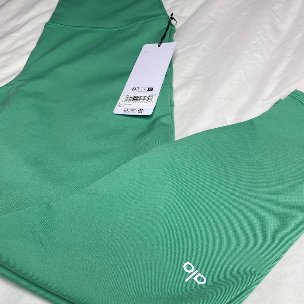ALO Yoga Two-Piece Active Set in Mint Green Sz L - Picture 5 of 13